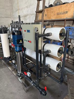 سعر جيد 6000LPH نظام RO التجاري لتصفية مياه الحفر الانترنت